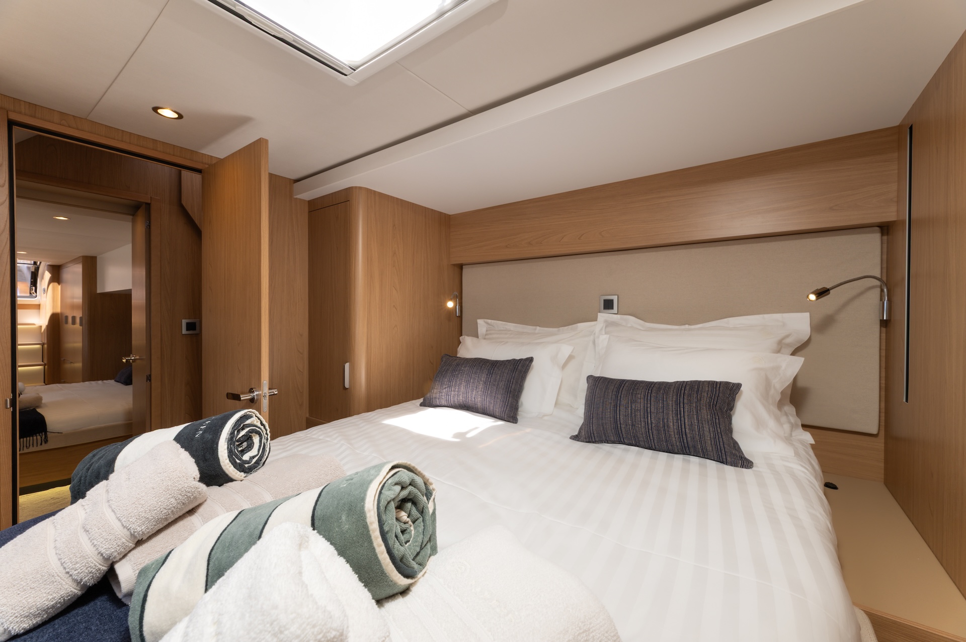 luxury yacht charter farben cabin