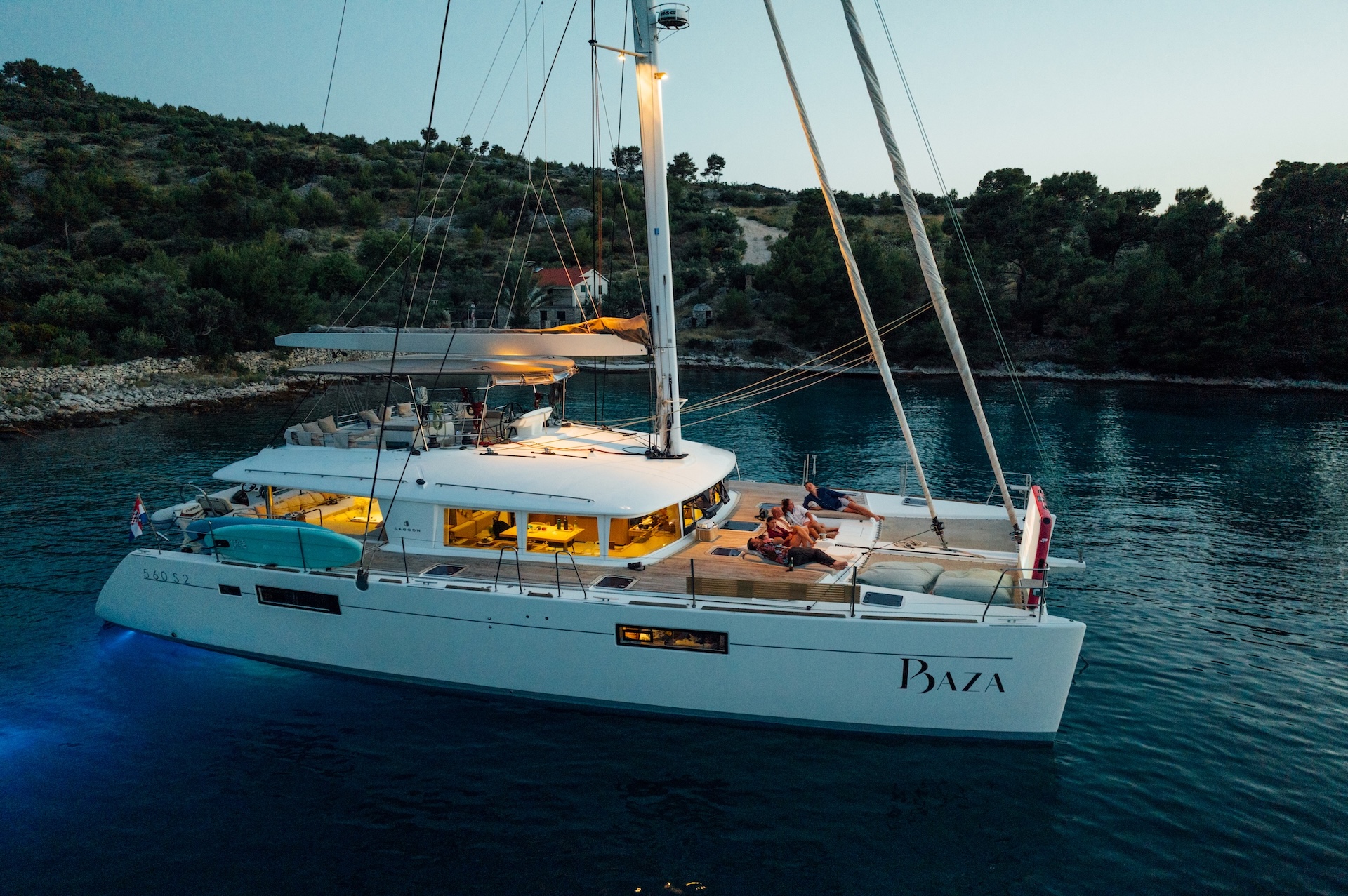 yacht charter baza cinema