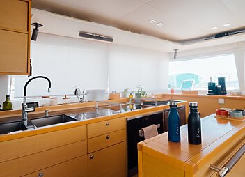 yacht charter baza galley