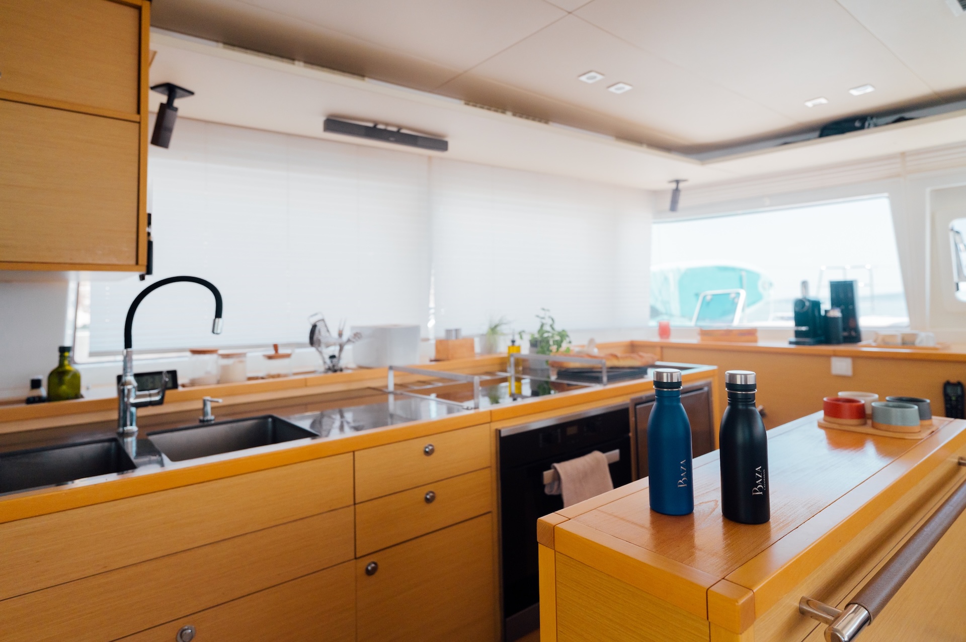 yacht charter baza galley