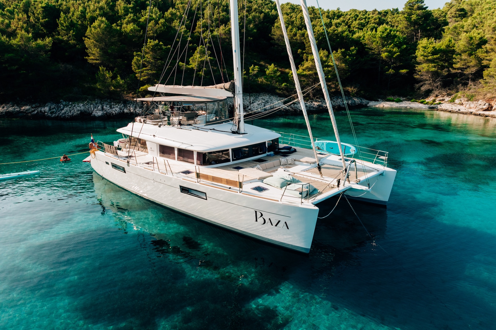 yacht charter catamaran baza