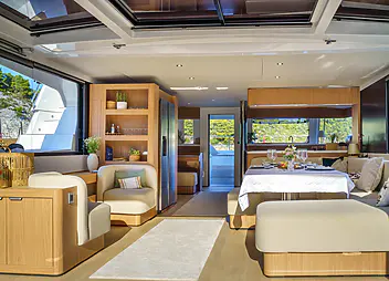 yacht charter farben saloon