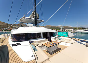 yacht charter farben sundeck