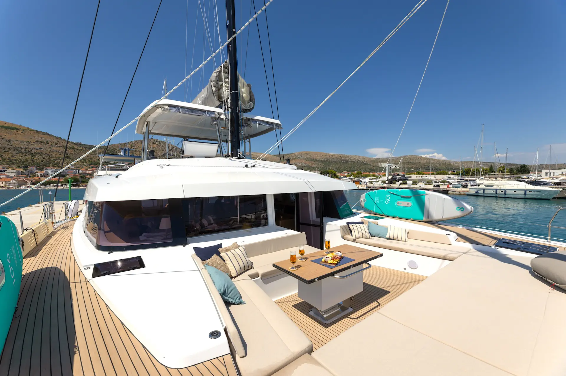 yacht charter farben sundeck
