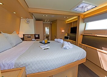 yacht charter cool breeze cabin