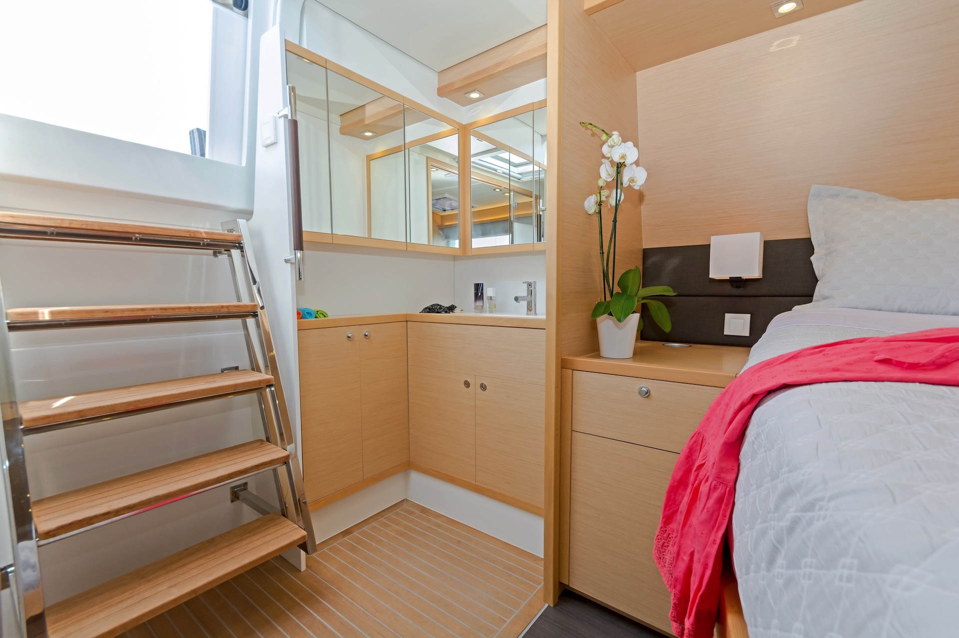 yacht charter Cool Breeze master ensuite