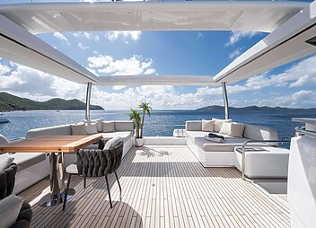 FLYBRIDGE AND SUN LOUNGES ON SIETE MARES