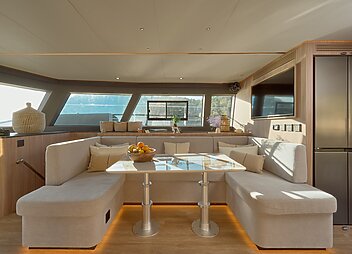 zora-nua-lounging-area-interior