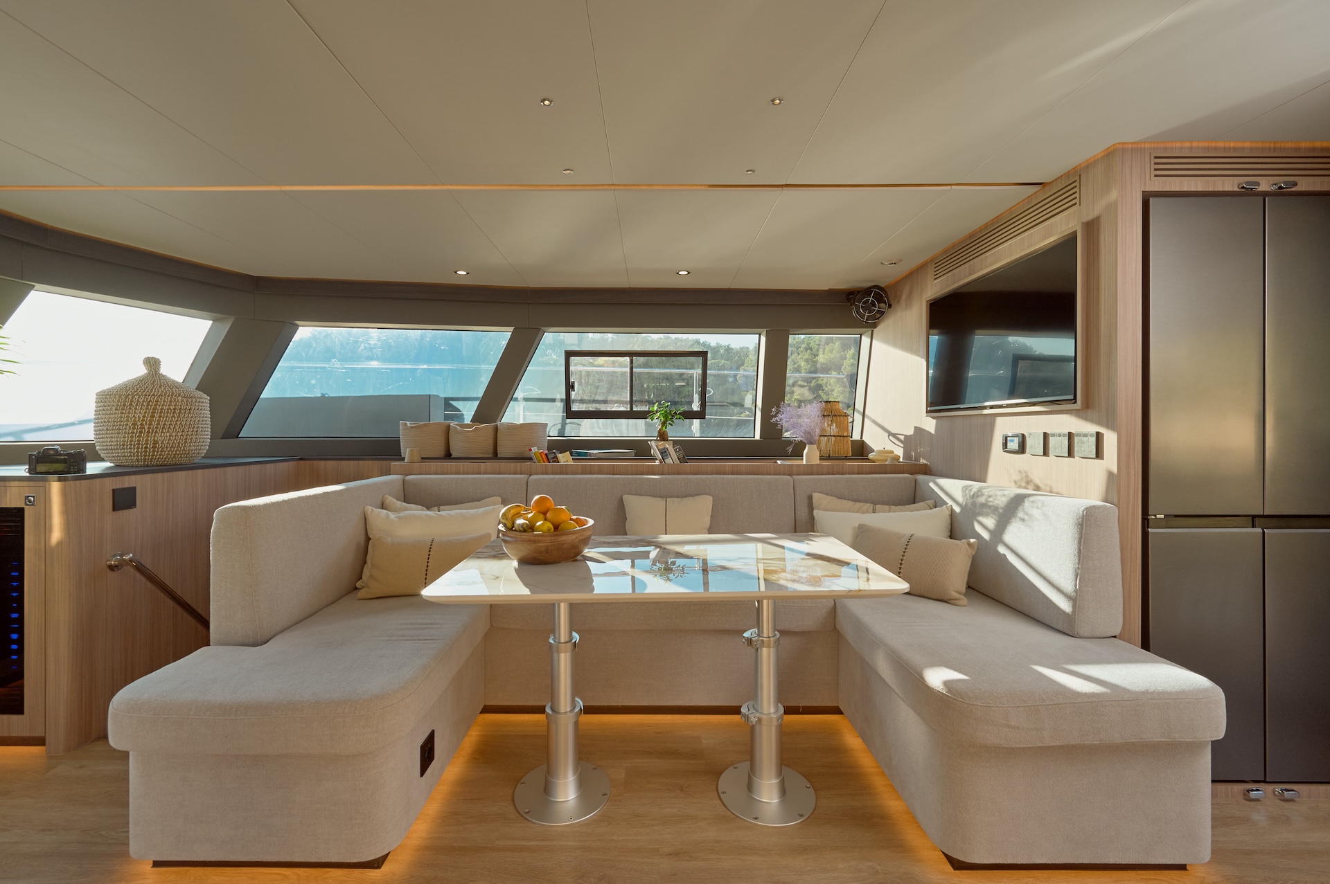 zora-nua-lounging-area-interior