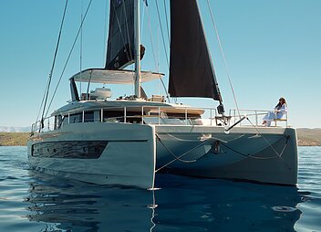 zora-nua-yachtcharter-front