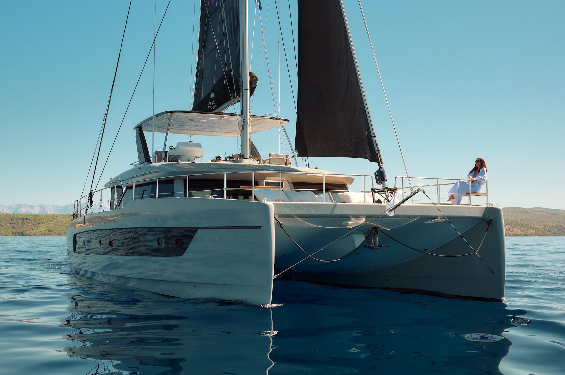zora-nua-yachtcharter-front