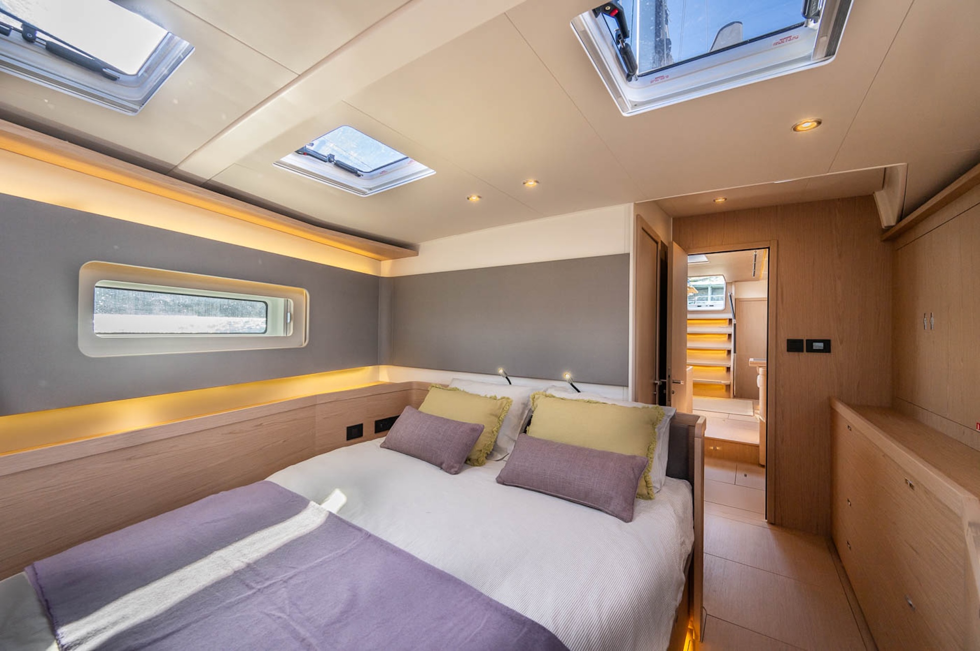 yacht charter cabin 2