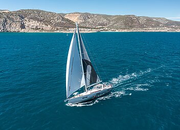 yachtcharter-exterior-sailing